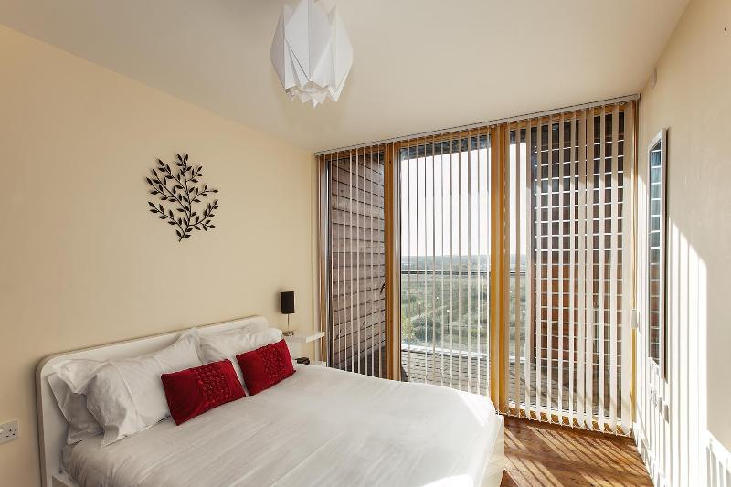 Shortstaymk Vizion Apartments, With Free Superfast Wi-Fi, Parking, Sky Sports And Movies Milton Keynes Extérieur photo